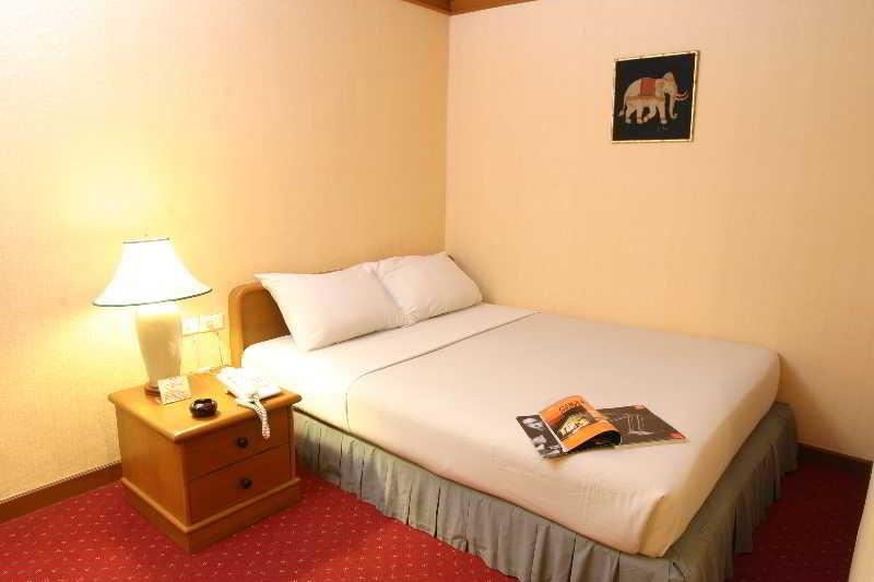 Wall Street Inn, Bangkok Extérieur photo