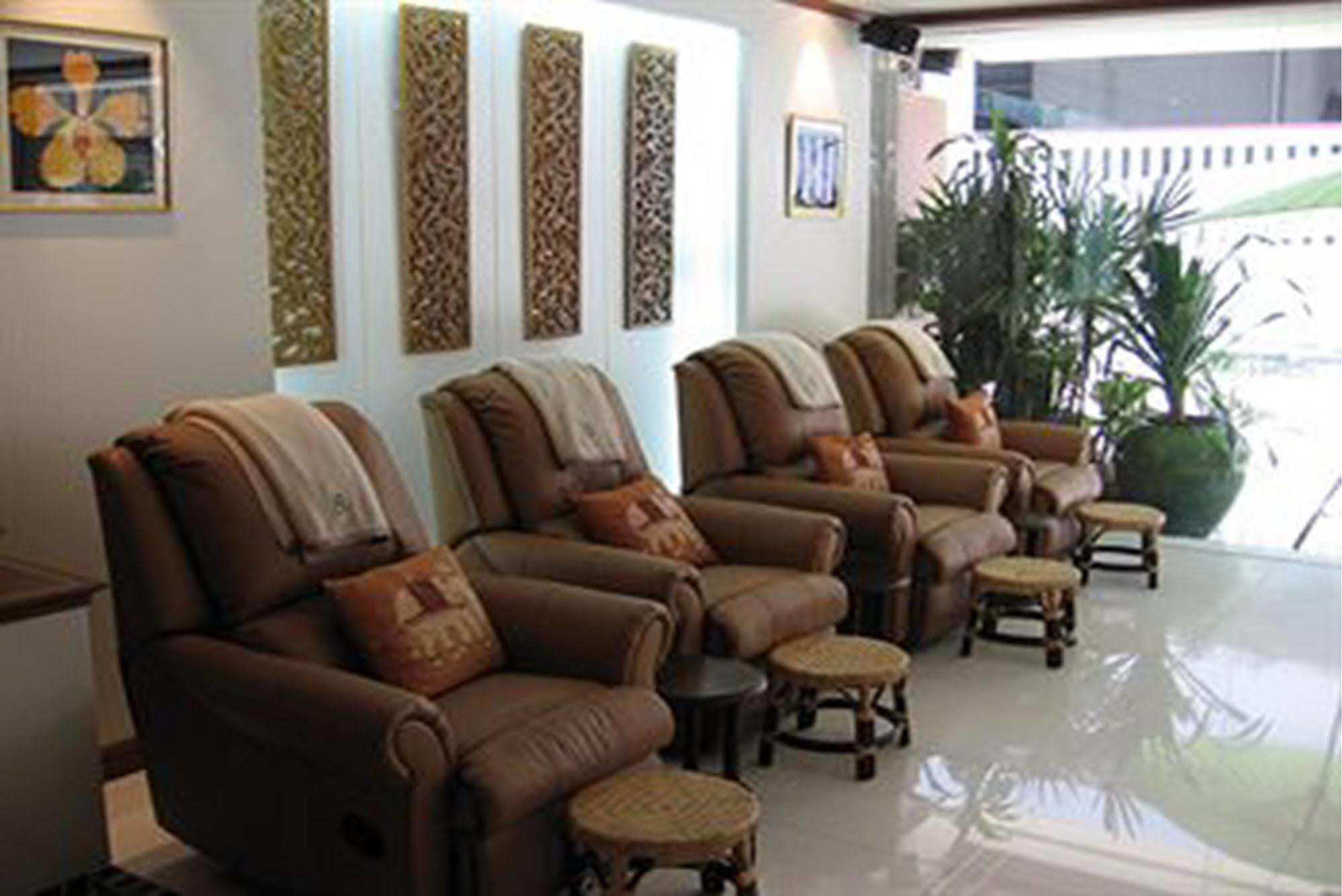 Wall Street Inn, Bangkok Extérieur photo