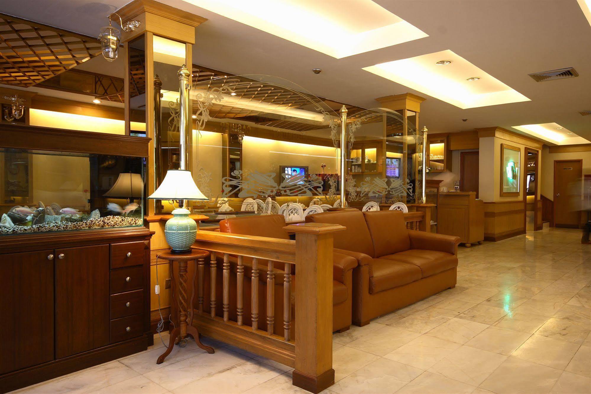 Wall Street Inn, Bangkok Extérieur photo