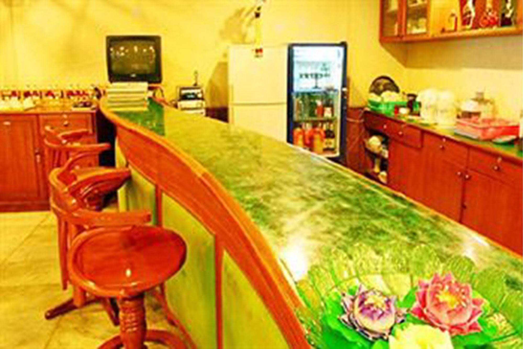 Wall Street Inn, Bangkok Extérieur photo