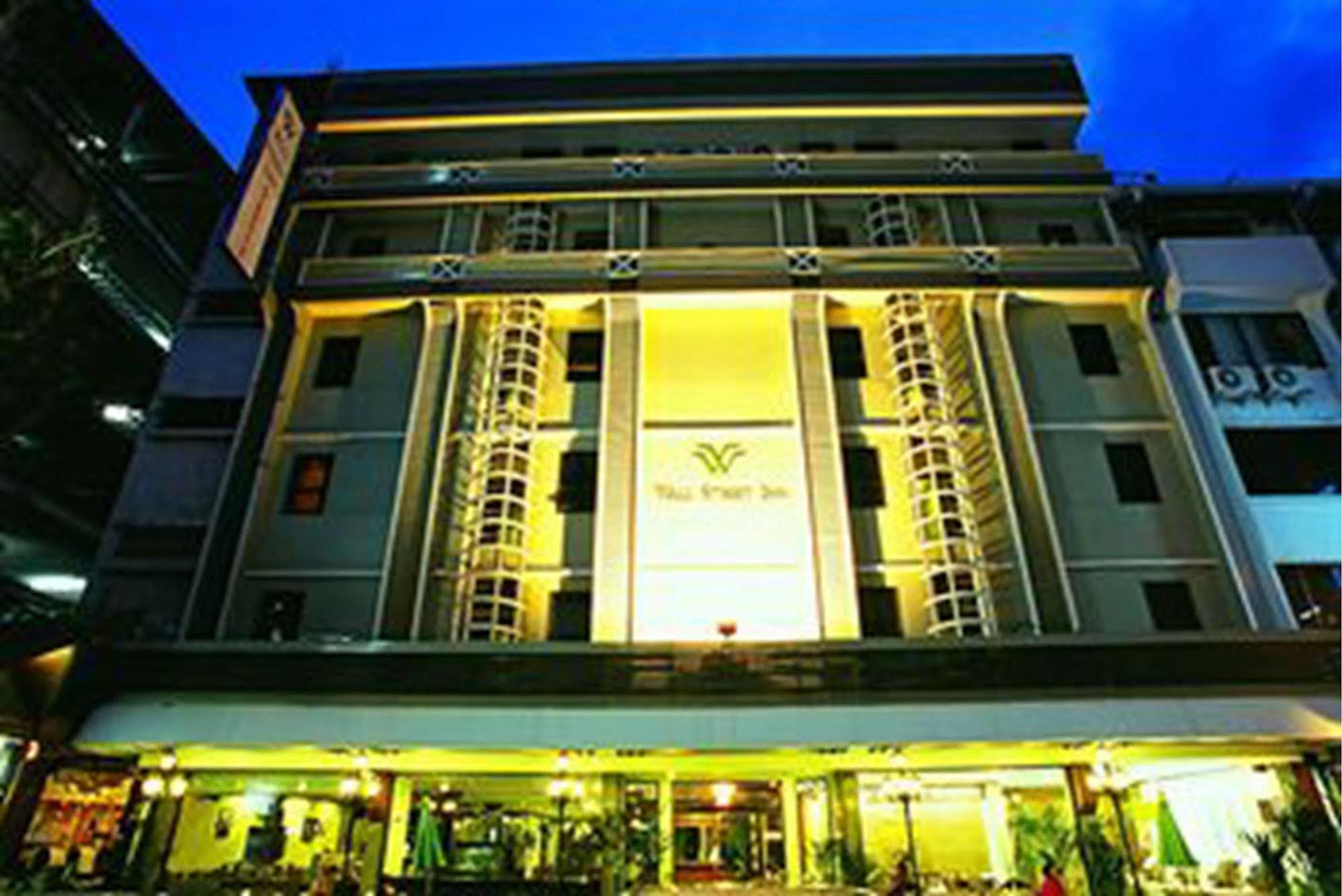 Wall Street Inn, Bangkok Extérieur photo