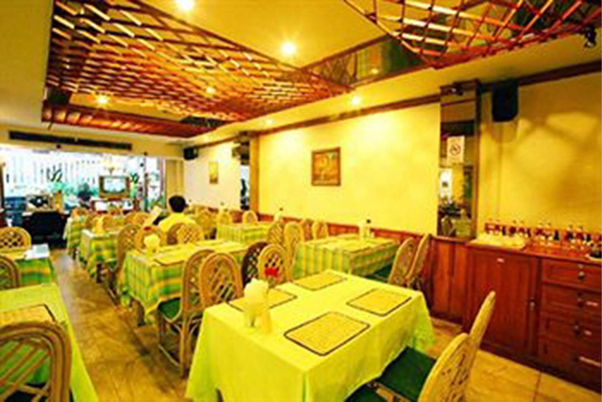 Wall Street Inn, Bangkok Extérieur photo