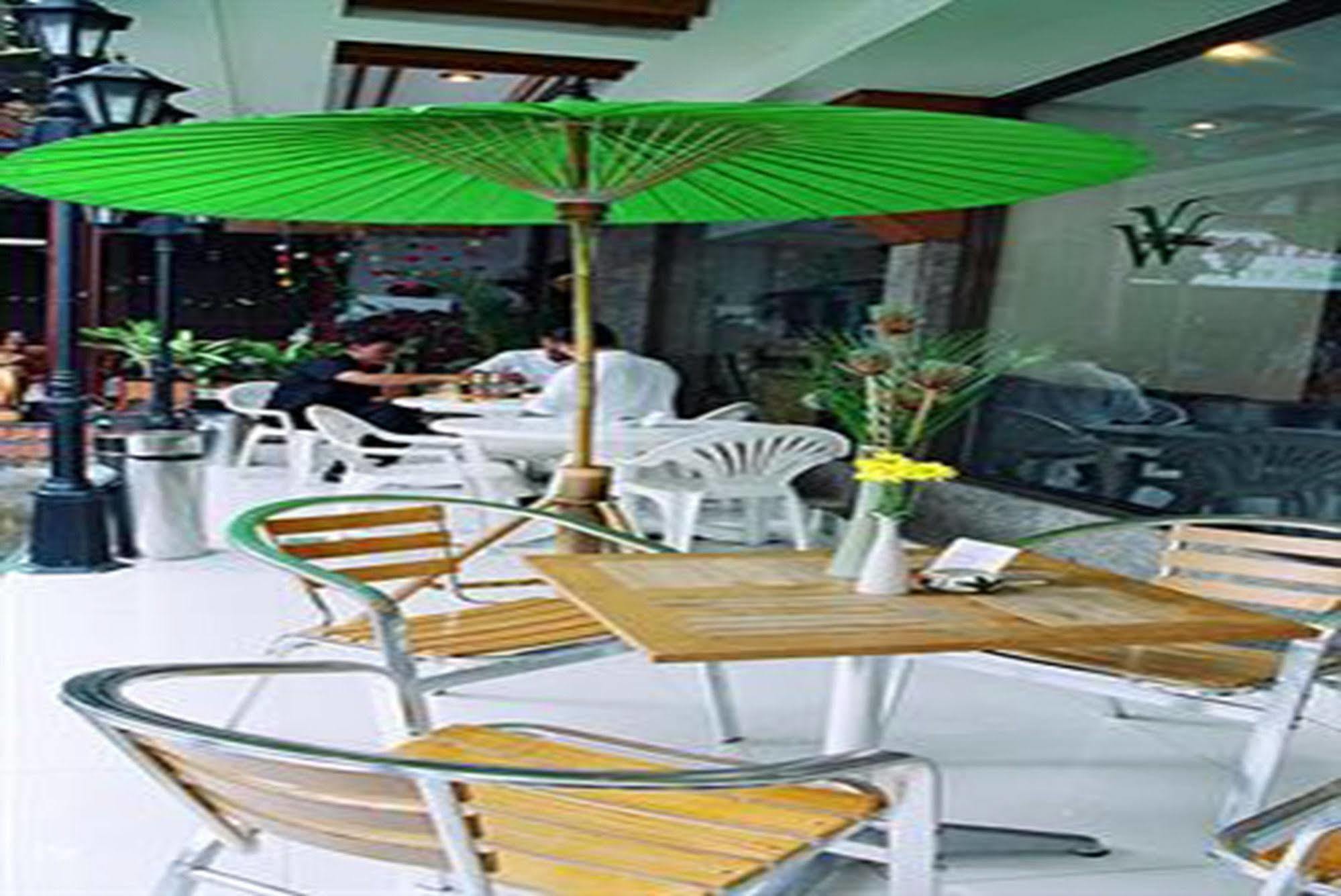 Wall Street Inn, Bangkok Extérieur photo