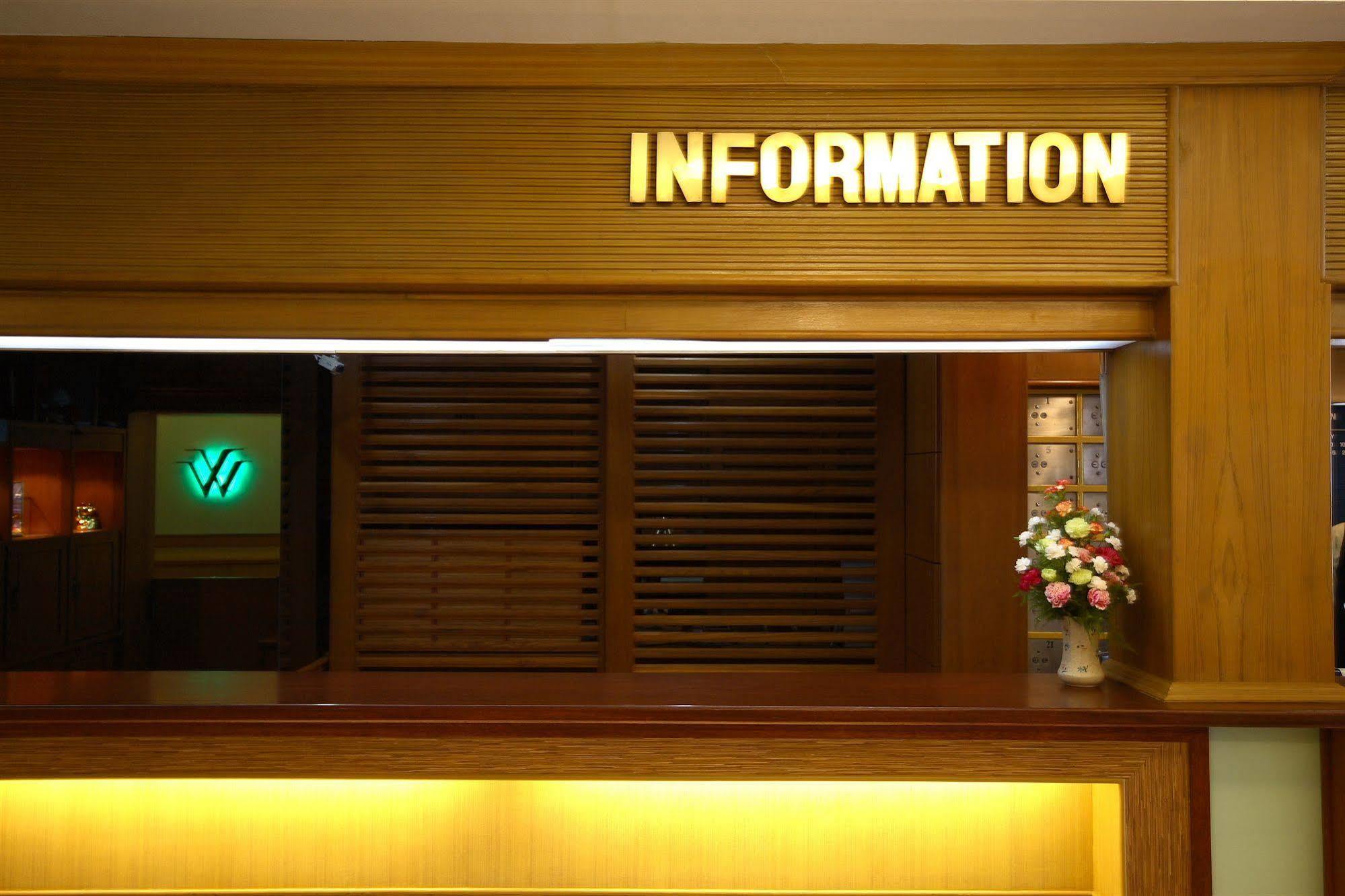 Wall Street Inn, Bangkok Extérieur photo